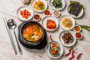 典型的な韓国料理　typical Korean foods