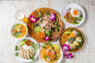 Fototapeta na wymiar 代表的なタイ料理　typical Thai cuisine