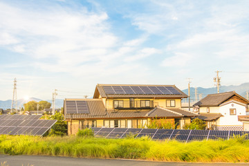 Obraz premium Solar power panels for innovation green energy for life with sunrise background.