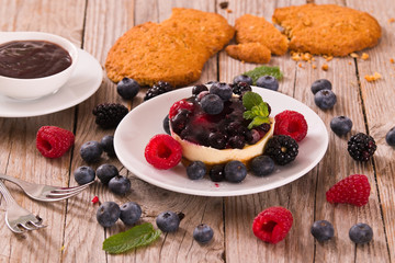 Cheesecakes with mixed berries. 
