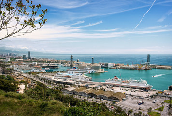 Obraz premium View of the port of Barcelona on a summer sunny day.