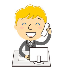 デスクトップパソコンの前で電話対応をしている笑顔の男性社員