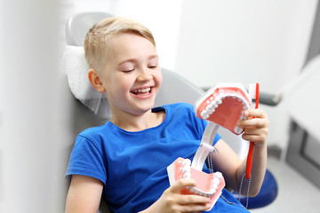 Próchnica zębów u dzieci, zasady higieny jamy ustnej - obrazy, fototapety, plakaty