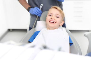 Dziecko u stomatologa. Przegląd higieny jamy ustnej