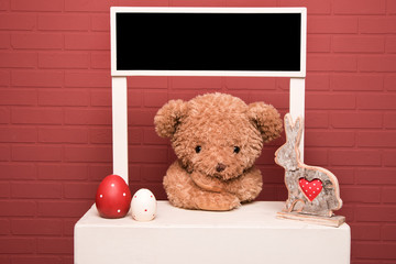 teddy mit ostereiern und hase