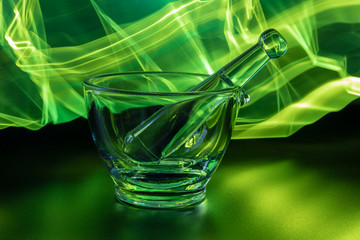 Mörser aus Glas mit Pistill und Light Art Painting