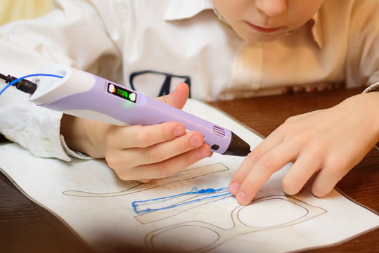 Children draw by 3d printing pen, working by melting ABS plastic 