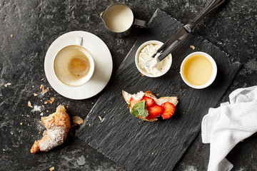 Obraz na płótnie Canvas breakfast with croissant and coffee