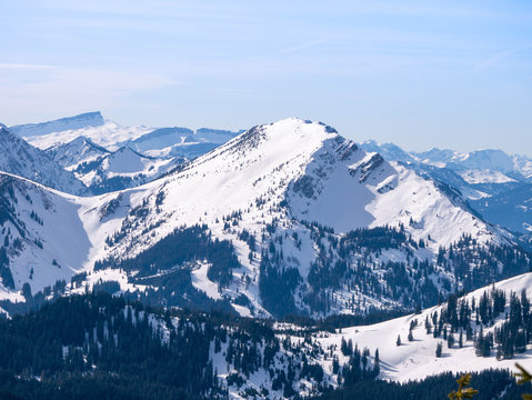 K&uuml;hgundkopf in den Tannheimer Bergen im Winter 