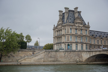 Fototapeta na wymiar historic buildings in paris on the river seine
