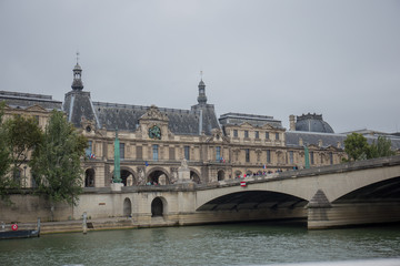 Fototapeta na wymiar historic buildings in paris on the river seine