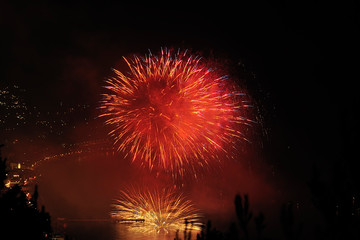 Fototapeta na wymiar Fireworks on the sea