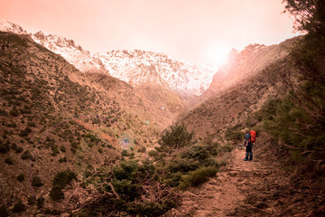 Fototapeta premium Sierra de Gredos, España, ambiente alpino perfecto para deportes de aventura como alpinismo, escalada o sencillamente para practicar espectaculares rutas de senderismo