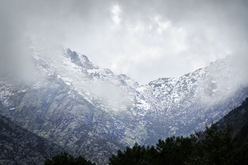 Sierra de Gredos, España, ambiente alpino perfecto para deportes de aventura como alpinismo, escalada o sencillamente para practicar espectaculares rutas de senderismo