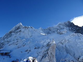 Montagne enneig&eacute;es