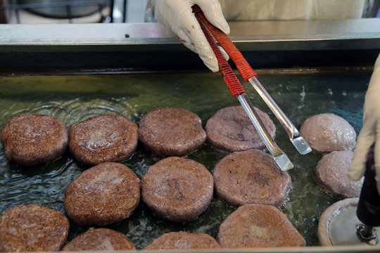 Korean famous local snack, "Ssiat(seed) hotteok", in Busan South Korea