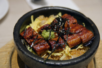 A bowl of rice served with eel toppings