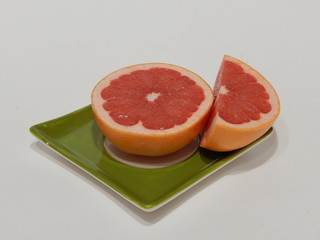 Grapefruit on a green plate