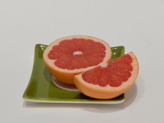 Grapefruit on a green plate