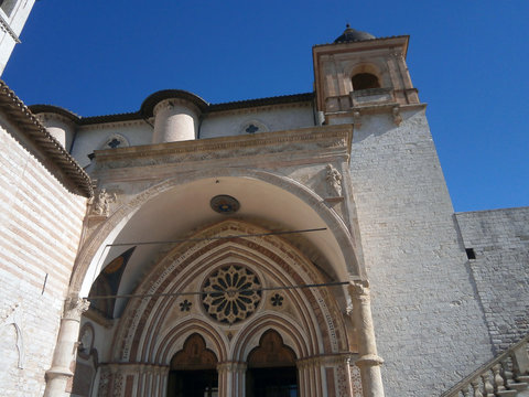 Basilica di San Francesco d'Assisi portale con protiro