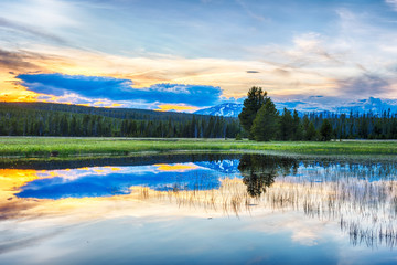 Fototapeta premium Sunset and Yellowstone