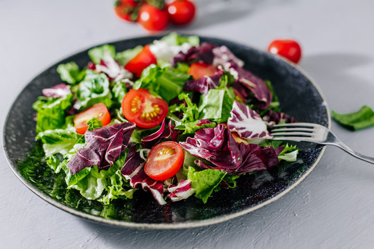 Mix healthy salad romaine,chard,spinash with tomatoes