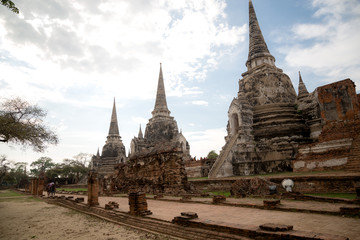 Fototapeta premium Old Beautiful Thai Temple wat Mahathat, Ayutthaya Historical Park, Ayutthaya, Thailand