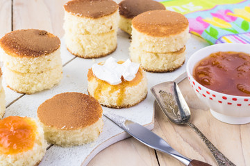Vanilla mini cakes.
