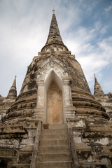 Fototapeta premium Old Beautiful Thai Temple wat Mahathat, Ayutthaya Historical Park, Ayutthaya, Thailand