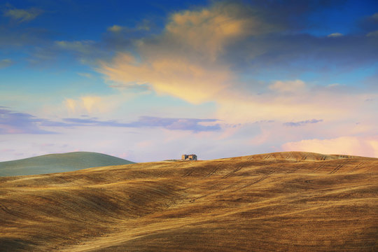 toskan - villa im feld