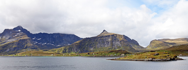 Bergpanorama auf den Lofoten Norwegen