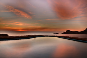 Amanecer sobre el mar en Sa Tuna