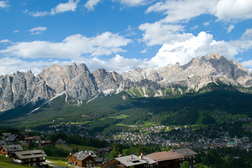 Fototapeta na wymiar the valley of the small Cortina d'ampezzo, in the heart of the Dolomites
