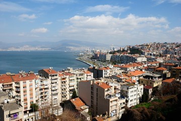 Obraz premium Izmir's (Turkey) Jewish quarter of Karatash seen from the Historic Elevator (Asansor) in the Konak district of Izmir, Turkey