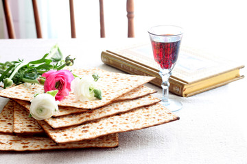 Fototapeta na wymiar Jewish traditional Passover matzo bread 