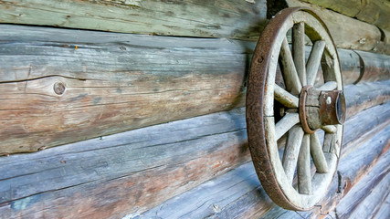 5735_A_wheel_hanging_on_the_log_house.jpg