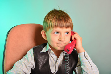 The man in the office agrees on matters by wire phone, the concept of the business of modern children