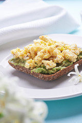 sandwich with egg and avocado