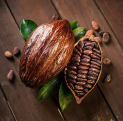 Cocoa pods and cocoa beans on the wooden table.