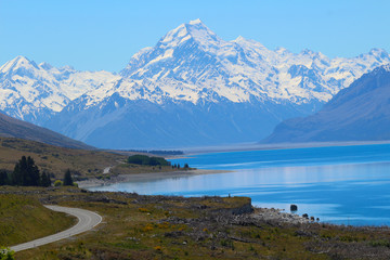 Fototapeta na wymiar Aoraki / Mount Cook from Lake Pukaki, South Island, New Zealand