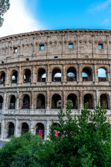 Obraz premium Golden sunset at the Great Roman Colosseum (Coliseum, Colosseo), also known as the Flavian Amphitheatre. Famous world landmark. Scenic urban landscape.