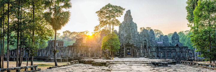 Naklejka premium Bayon Temple in Angkor at sunset