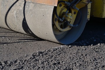 Rouleau compresseur sur bitume
