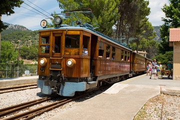 Zugfahrt von Sóller nach Banyola auf Mallorca in Spanien