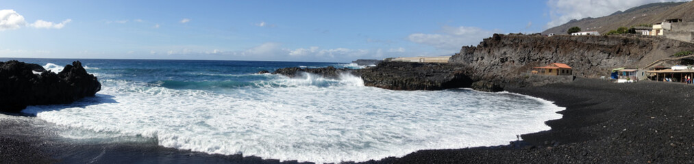 Strand und Ansiedlung Punta Larga