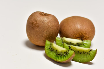 Obraz premium Kiwi cut with a knife, fresh fruit