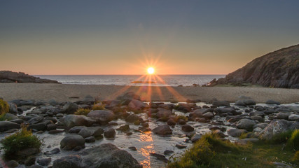 Puesta de sol sobre Monte Louro en Porto do Son.