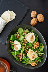 Salad of lamb's lettuce, goat cheese, walnuts, honey, top view