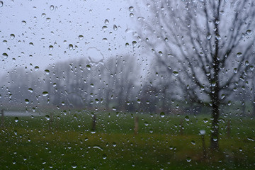 Blick aus dem Fenster bei Unwetter