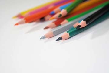 カラフルな色鉛筆